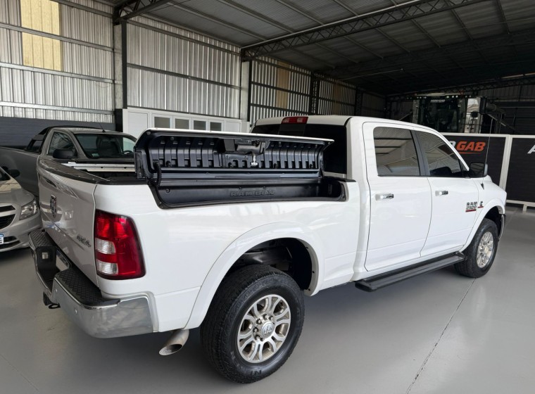 Vehículo Dodge RAM Laramie, año 2018