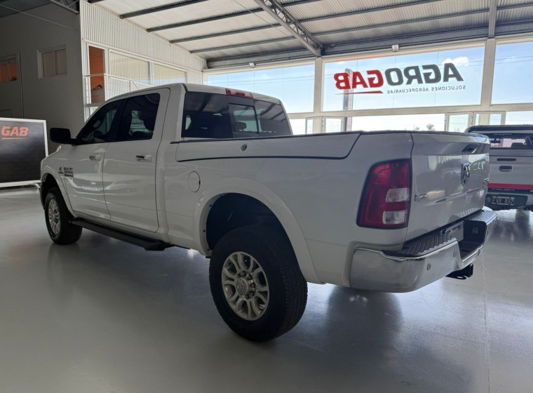 Vehículo Dodge RAM Laramie, año 2018