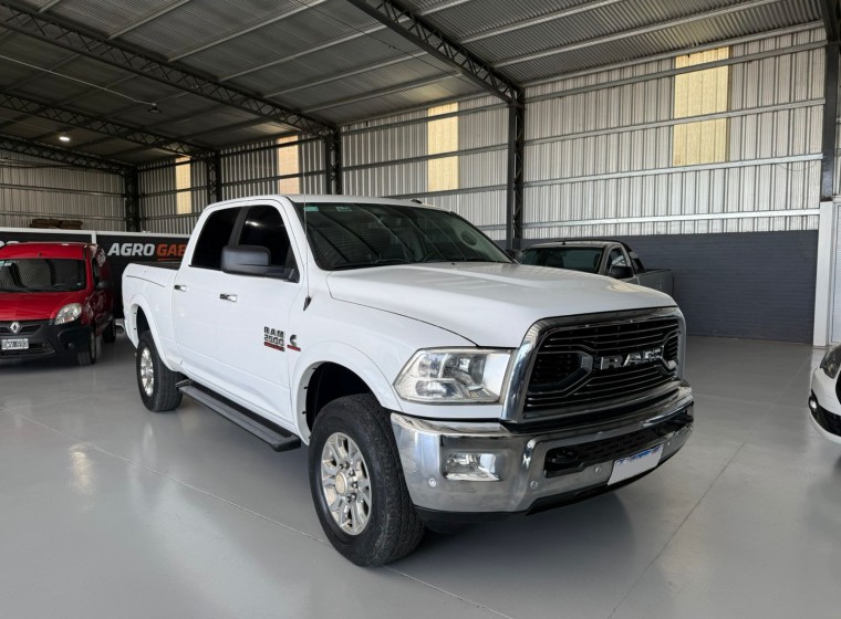 Vehículo Dodge RAM Laramie, año 2018