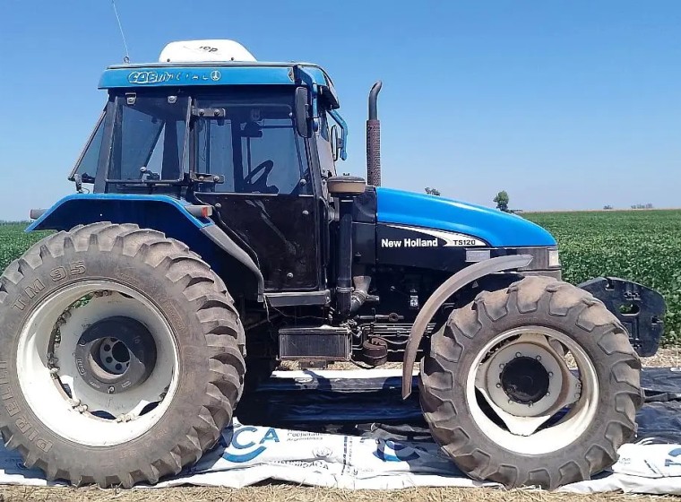 Tractor New Holland TS120, año 2008