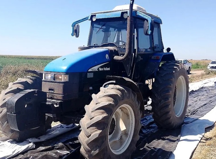 Tractor New Holland TS120, año 2008