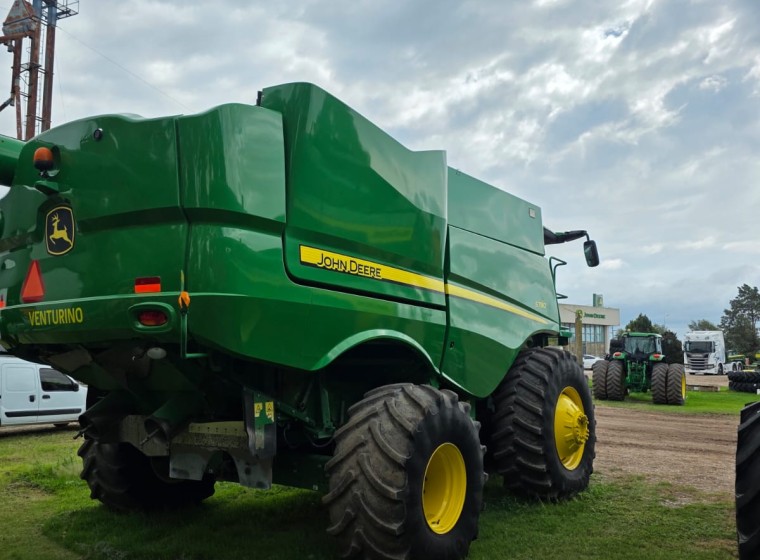 Cosechadora John Deere S780, año 2022