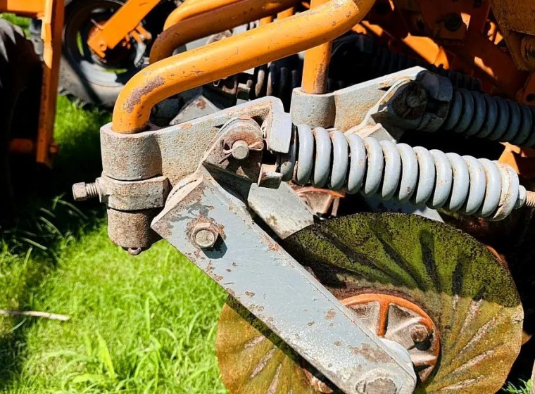 Sembradora Agrometal MXY 3717, año 1