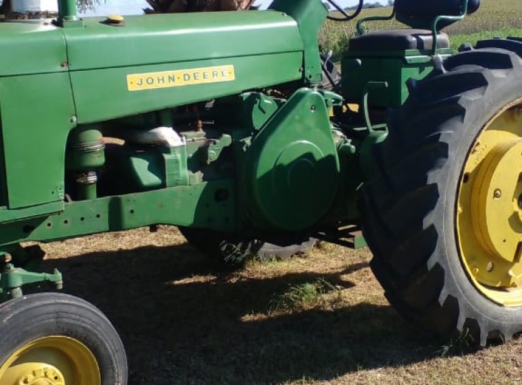 Tractor John Deere 70 hp, año 1970