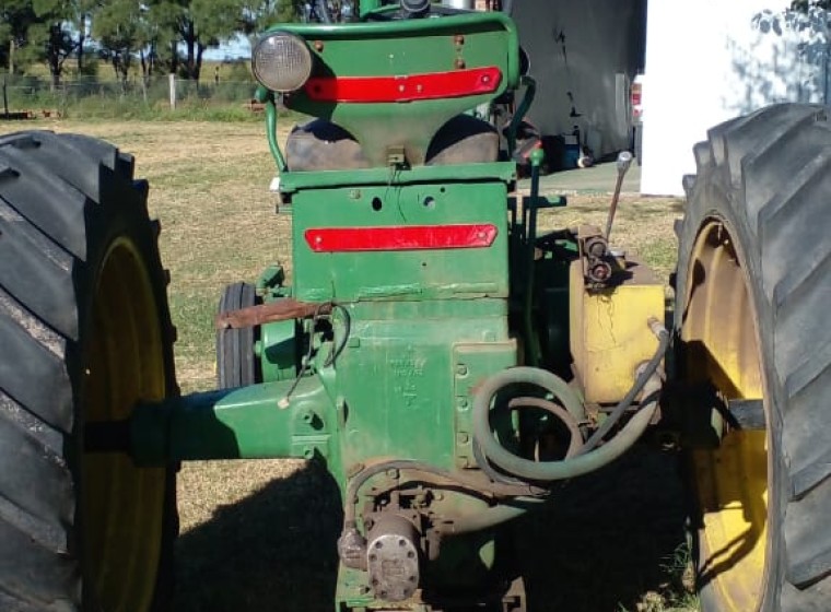 Tractor John Deere 70 hp, año 1970