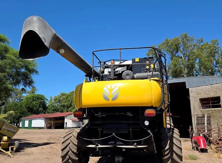 Cosechadora New Holland CR 5.85, año 2022