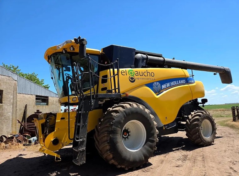 Cosechadora New Holland CR 5.85, año 2022