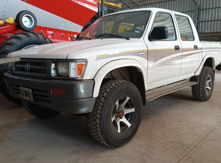 Vehículo Toyota DLX, año 2000