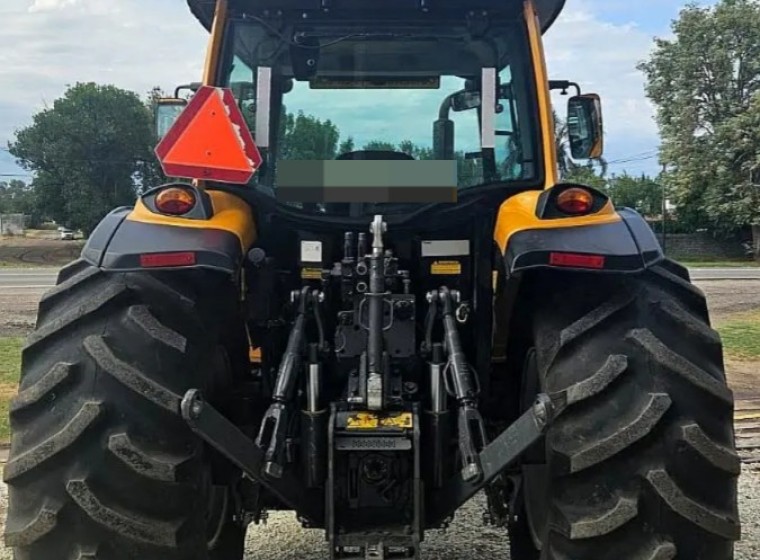 Tractor Valtra A114, año 2020