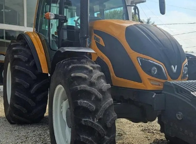 Tractor Valtra A114, año 2020