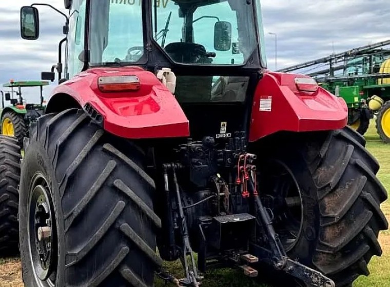 Tractor Case 120A, año 2018