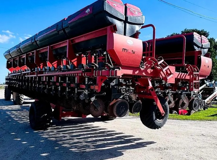 Sembradora Malasia Autotráiler 4321, año 1