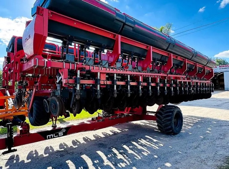Sembradora Malasia Autotráiler 4321, año 1