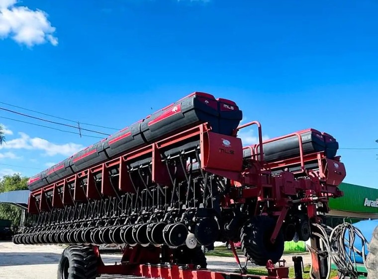 Sembradora Malasia Autotráiler 4321, año 1