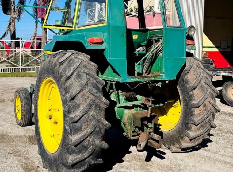 Tractor John Deere 3530, año 1980
