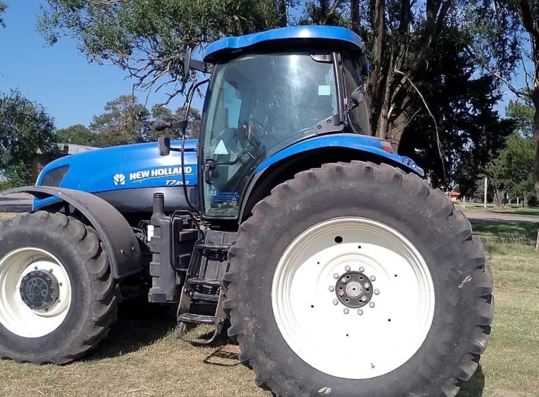 Tractor New Holland T7.240, año 2013