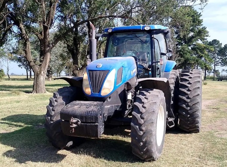 Tractor New Holland T7.240, año 2013
