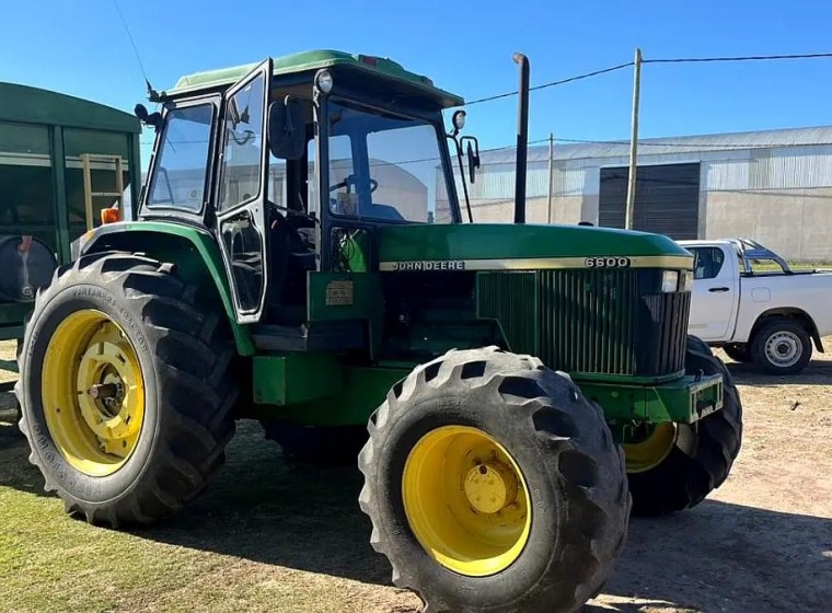 Tractor John Deere 6600, año 1997