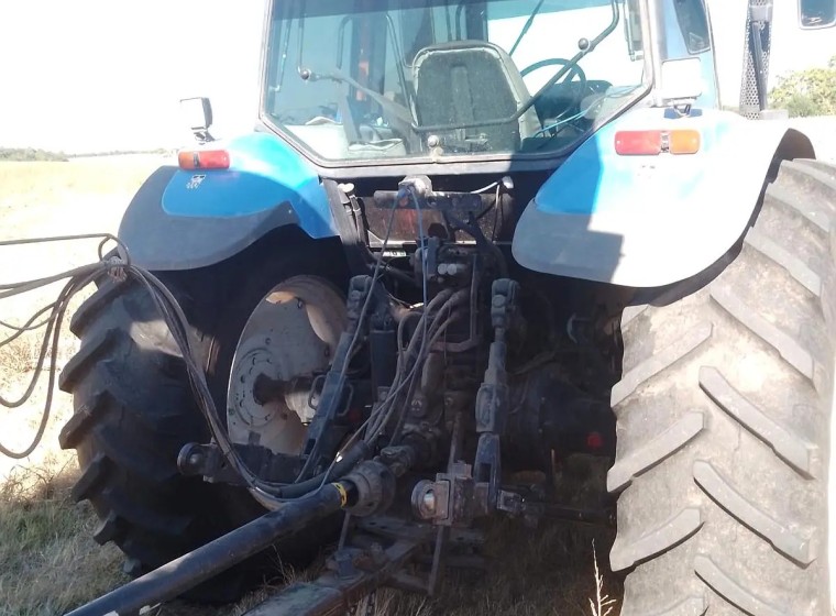 Tractor New Holland TM135, año 2004