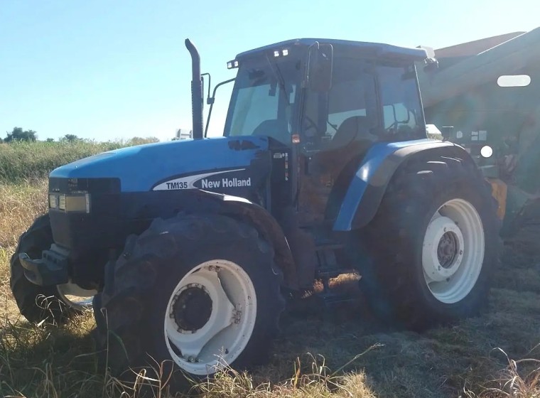 Tractor New Holland TM135, año 2004