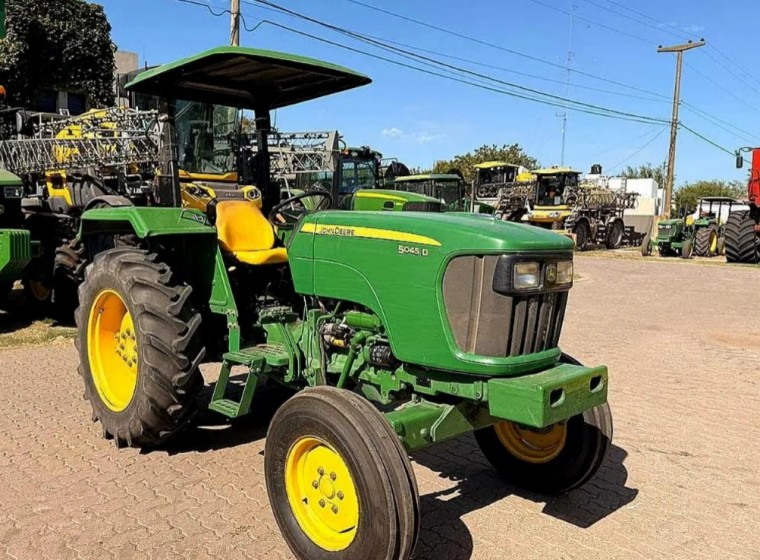 Tractor John Deere 5045 DS, año 2013