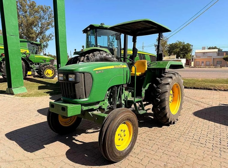 Tractor John Deere 5045 DS, año 2013