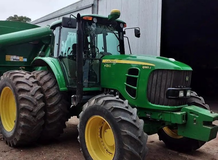 Tractor John Deere 6180 J, año 2014
