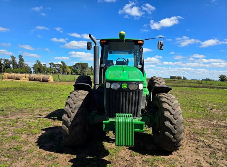 Tractor John Deere 7210J, año 2013