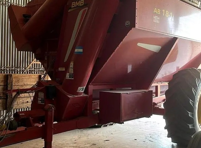 Tolva BMB 18 tn, año 2016