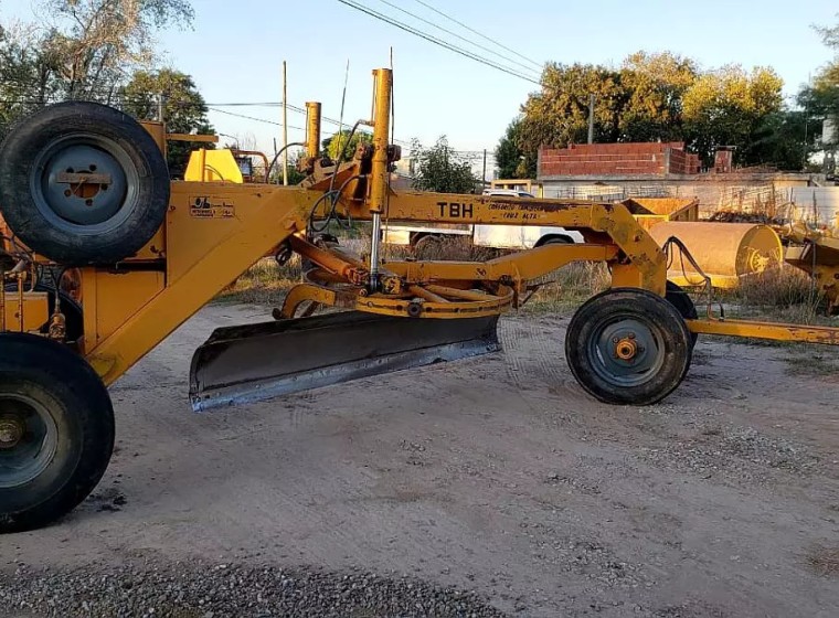 Maquinaria vial TBeH N10 E, año 1
