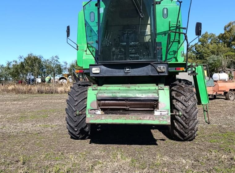 Cosechadora John Deere 1175A, año 1