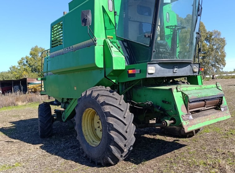 Cosechadora John Deere 1175A, año 1
