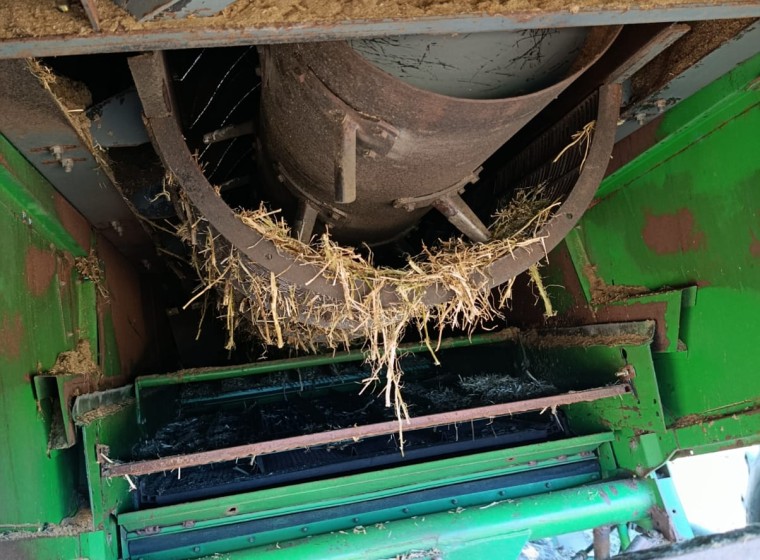 Cosechadora John Deere 1175A, año 1