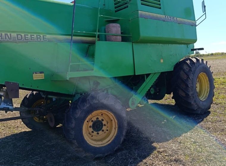 Cosechadora John Deere 1175A, año 1