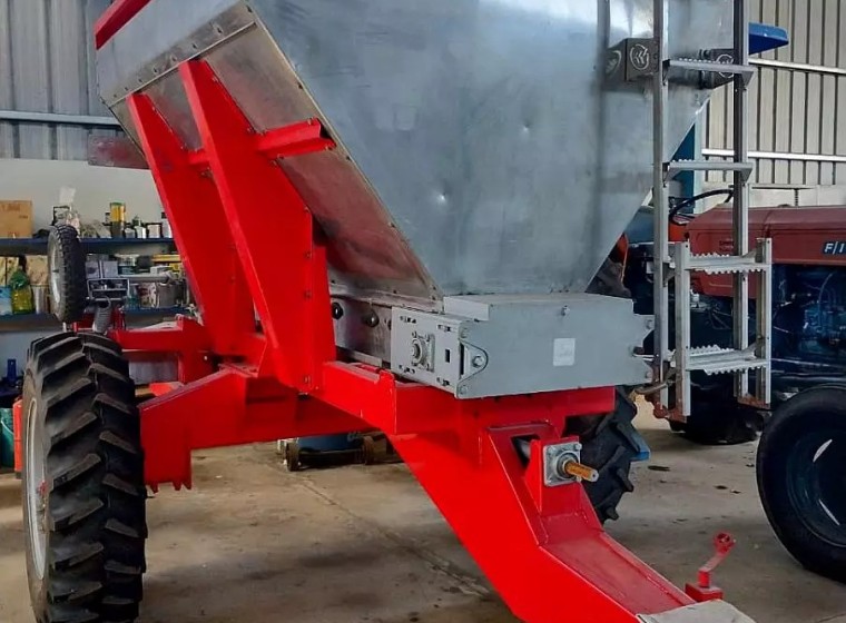 Fertilizadora Fertec Serie 6, año 2012