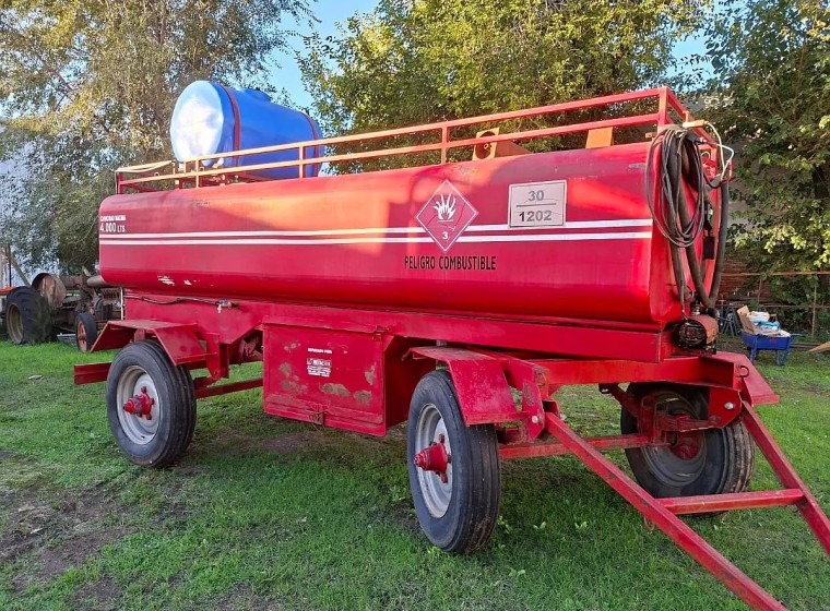 Acoplado Otras 4000 lts, año 2010