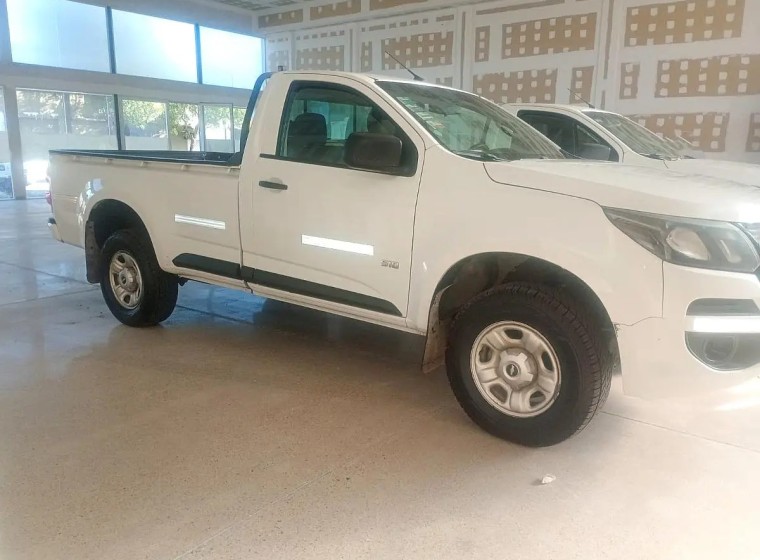 Vehículo Chevrolet S10, año 2020