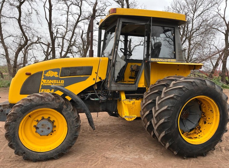 Tractor Pauny 250 A, año 2007