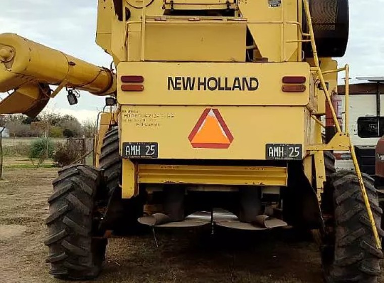 Cosechadora New Holland TR-98, año 1998