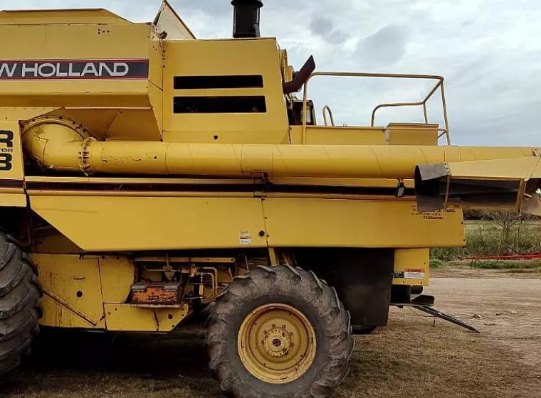Cosechadora New Holland TR-98, año 1998