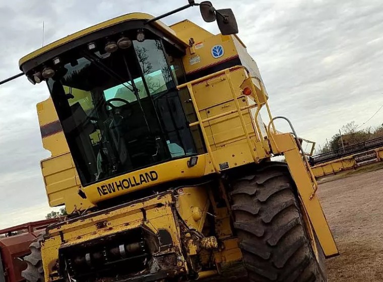 Cosechadora New Holland TR-98, año 1998