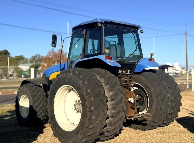 Tractor New Holland TM 7040, año 2011