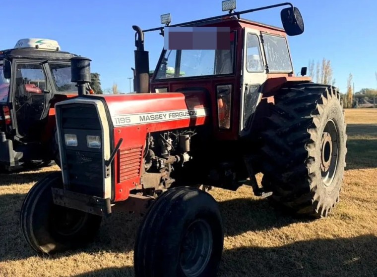 Tractor Massey Ferguson 1195, año 1