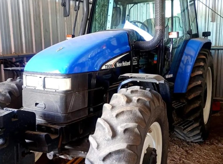 Tractor New Holland TS 120, año 2006