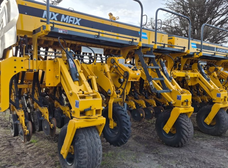 Sembradora Agrometal MX MAX 3921, año 2023