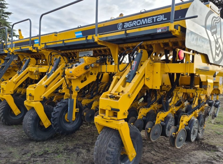 Sembradora Agrometal MX MAX 3921, año 2023