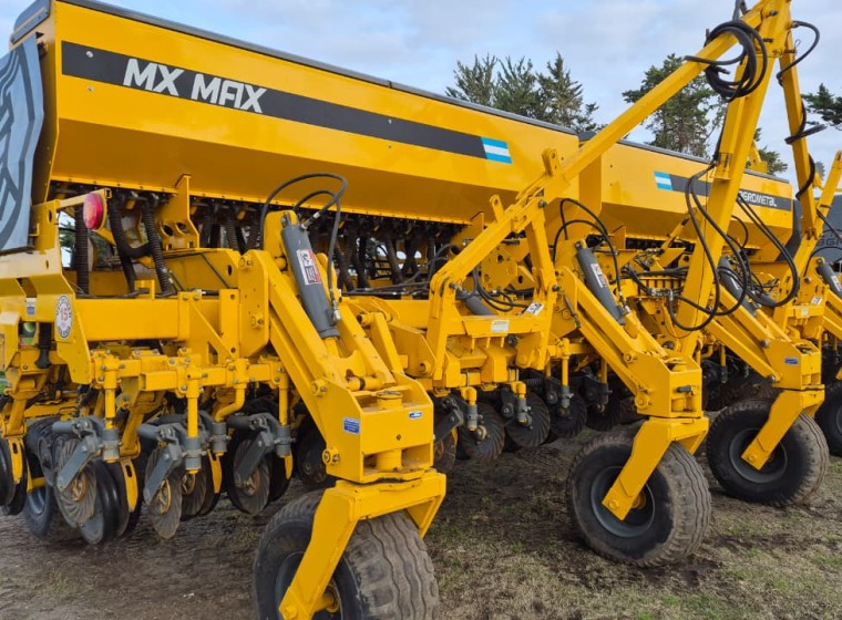 Sembradora Agrometal MX MAX 3921, año 2023