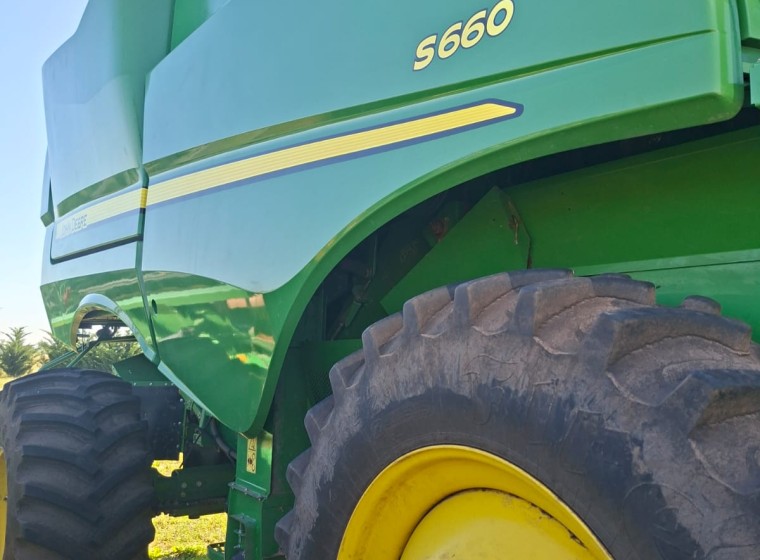 Cosechadora John Deere S660, año 2019