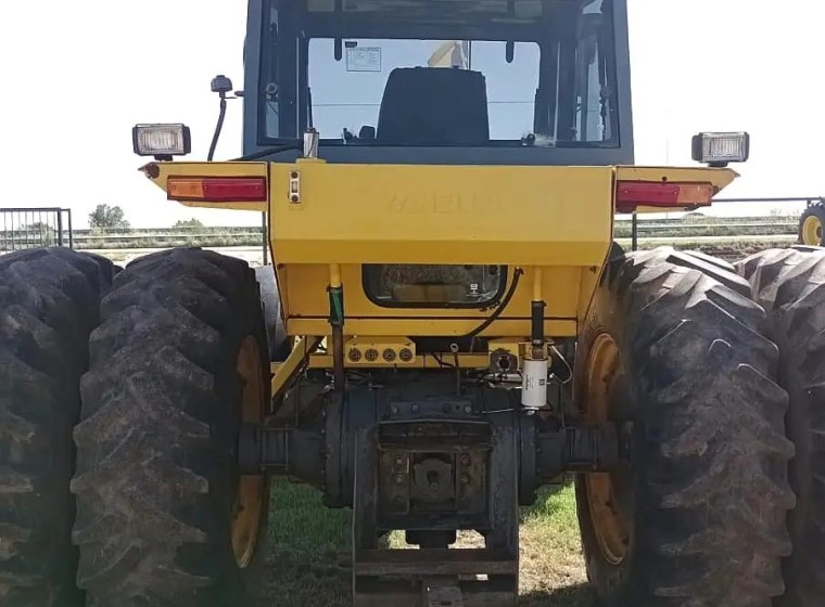 Tractor Pauny 250 A, año 2008