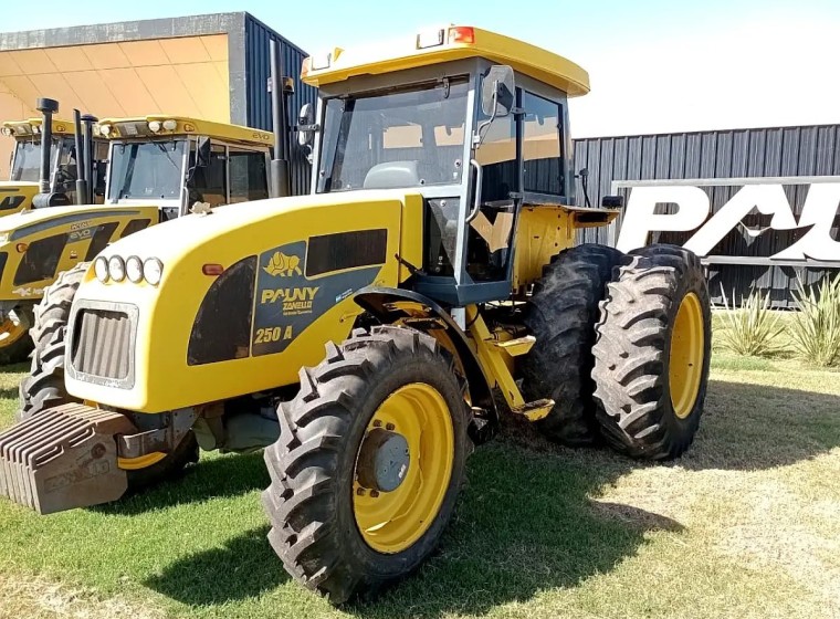 Tractor Pauny 250 A, año 2008
